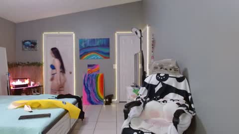 Jennah online show from May 31, 6:09 pm