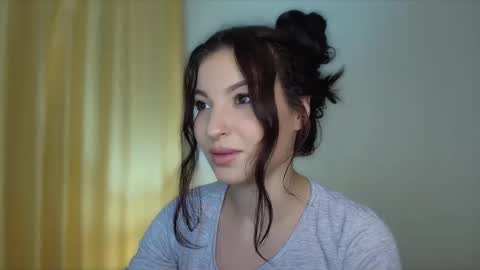 T A A H I R A online show from January 10, 9:20 pm