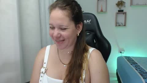 Snapshot of tamy_shine87 chatting on December 27, 12:07 am Im Samy online show from December 27, 12:07 am