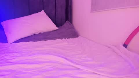 Snapshot of tara__ chatting on October 12, 2:03 am tara__ online show from October 12, 2:03 am