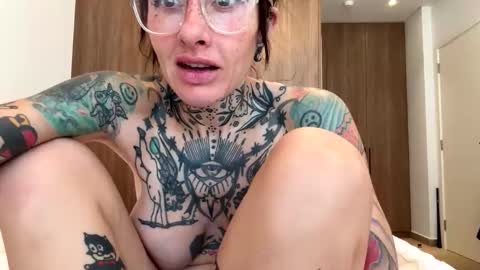 tattooedlucy_ online show from February 9, 11:56 am