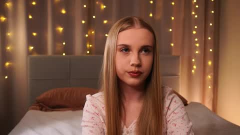 Taya online show from April 6, 3:46 pm