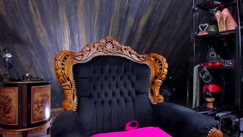 Snapshot of taylorfemdom chatting on September 14, 9:45 pm Mistress Taylor online show from September 14, 9:45 pm