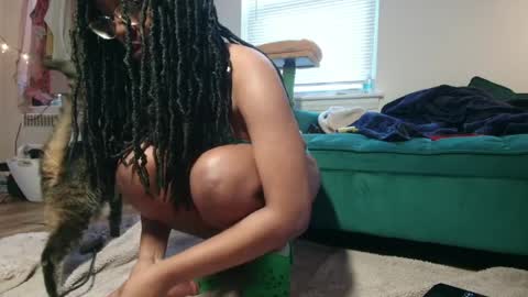 Taylor online show from April 8, 10:50 am