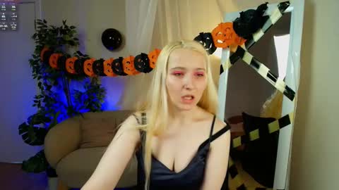 Annie    next stream 11 14 and  15 november online show from October 24, 10:17 pm