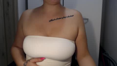 Snapshot of teeyara_ chatting on September 24, 3:33 pm Teeyara online show from September 24, 3:33 pm