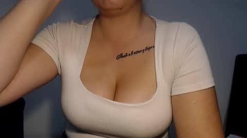 Snapshot of teeyara_ chatting on October 6, 9:08 pm Teeyara online show from October 6, 9:08 pm