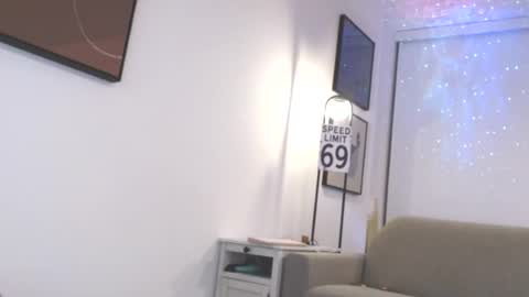 Temptriss69 online show from August 6, 7:04 am