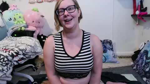 Pixie Pix or Pickle online show from November 21, 11:29 pm