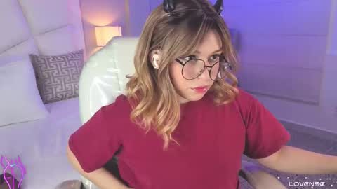 Snapshot of thalia21_ chatting on September 15, 11:01 pm Thalia21 online show from September 15, 11:01 pm