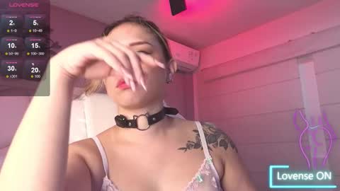 Snapshot of thalia21_ chatting on October 11, 11:29 pm Thalia21 online show from October 11, 11:29 pm
