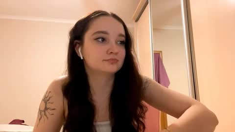 Yumi online show from March 2, 3:19 pm