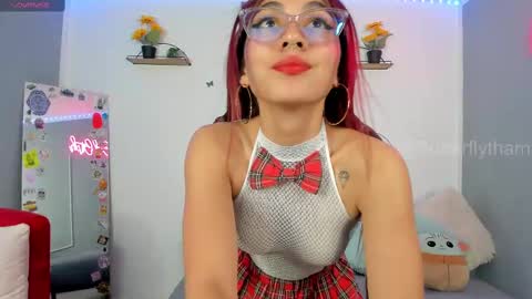 Snapshot of thamara_cooper_ chatting on February 19, 6:33 am thamara_cooper_ online show from February 19, 6:33 am
