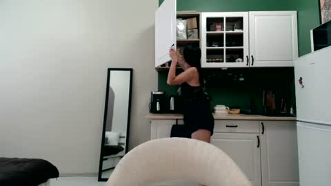 Mia 3 online show from June 21, 5:28 pm
