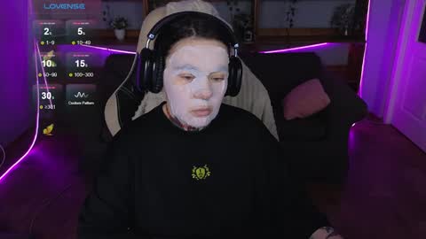 the_ice_owl online show from April 14, 3:06 am