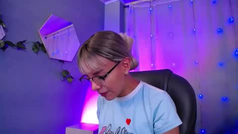 Snapshot of thegodmother_gh chatting on October 25, 3:36 am Peyton online show from October 25, 3:36 am