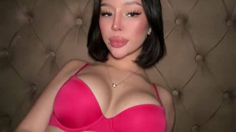 Elle  dont forget to folloW me and thumbs up online show from March 27, 8:16 am