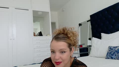 Snapshot of theislandgirl chatting on October 20, 8:01 pm Lily Marie online show from October 20, 8:01 pm