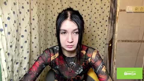 Lola  3 a gift for every fan club member online show from February 2, 9:14 pm