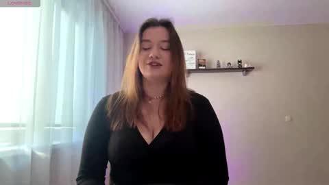 Lola  3 a gift for every fan club member online show from March 7, 7:37 am