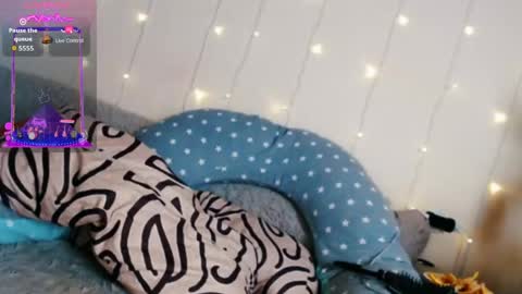 tiameow online show from April 15, 7:58 pm