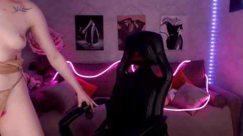 tiffany__butlers online show from March 14, 8:37 am