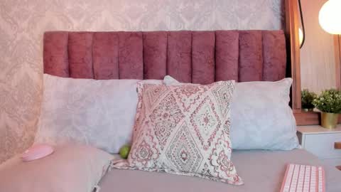 Tiffany Becker online show from September 25, 12:04 pm