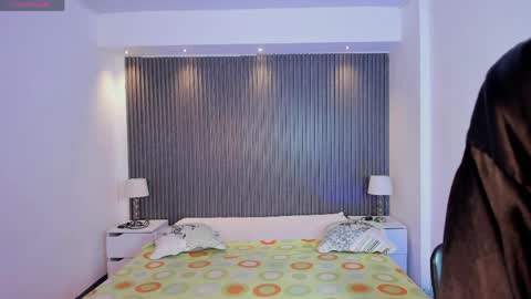 tiffanyhoustton online show from April 4, 12:04 pm