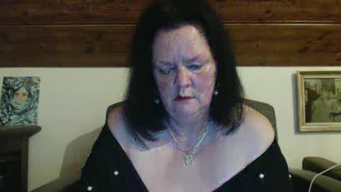 TiffanyMature online show from March 4, 9:32 pm