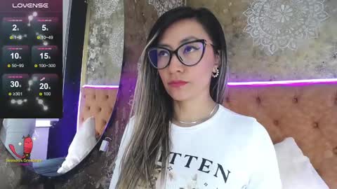 TILA TEQUILA online show from February 12, 1:16 pm