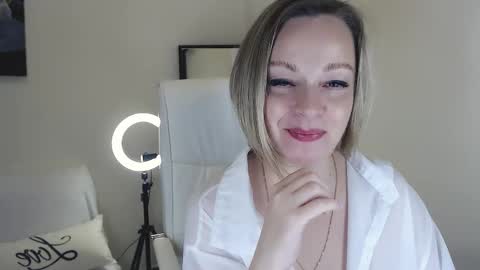 Snapshot of tilly_eliot chatting on March 2, 8:46 pm Tilly online show from March 2, 8:46 pm