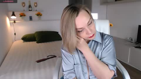 Snapshot of tilly_eliot chatting on September 23, 7:34 pm Tilly online show from September 23, 7:34 pm