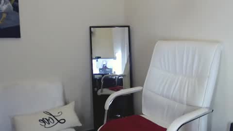 Snapshot of tilly_eliot chatting on January 7, 4:16 pm Tilly online show from January 7, 4:16 pm