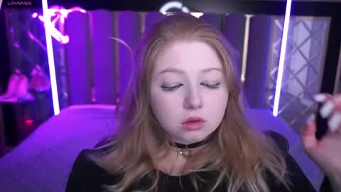 TinkerrBelll online show from April 11, 7:06 pm