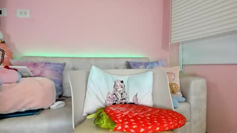 tiny_cora online show from March 29, 4:28 pm