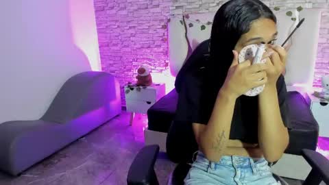 tiny_tay online show from April 17, 11:34 am