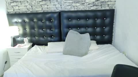 tiny_whore18 online show from March 26, 8:16 am