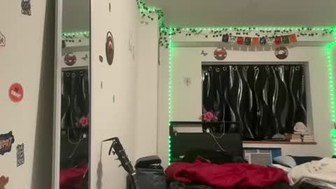 tinydaisy22 online show from March 3, 5:02 am