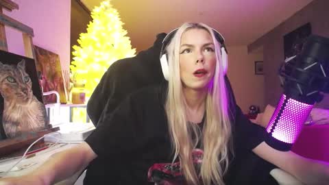 stage Kylie Sinner  brand CLITBAIT online show from January 18, 4:20 am