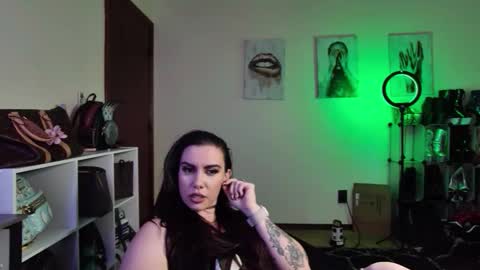 trapqueenskullcrush89 online show from March 3, 9:43 pm