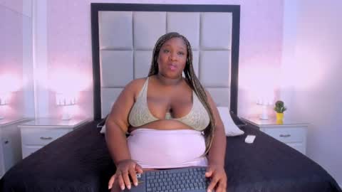 Treisy Vixen big ass online show from June 16, 3:29 am