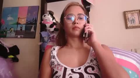 triana_bell online show from March 7, 7:21 pm
