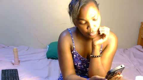 trina_z online show from June 26, 6:36 am