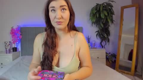 Mia online show from November 6, 7:25 am