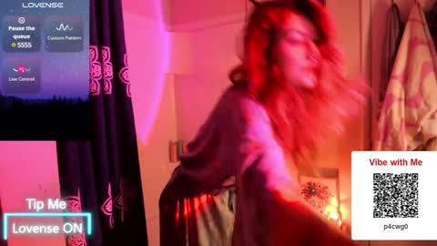 Snapshot of trixiedivine chatting on February 17, 9:03 am Trixie Divine online show from February 17, 9:03 am