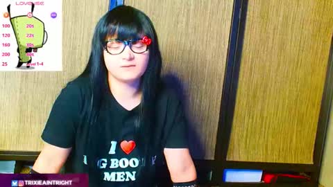 trixiedoescamcam online show from October 22, 10:59 pm
