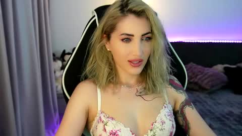 MayCarrey online show from April 14, 7:58 pm