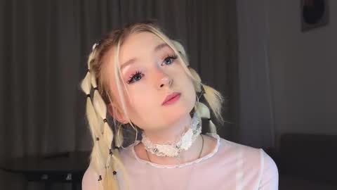 twinklefluff online show from November 25, 4:42 pm