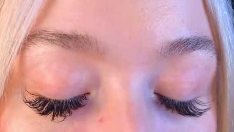 Snapshot of twinklefluff chatting on March 11, 2:40 pm twinklefluff online show from March 11, 2:40 pm