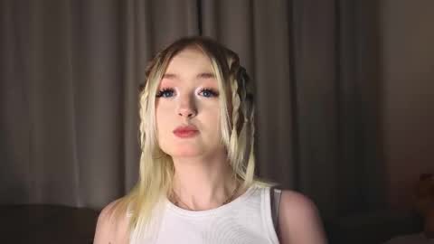 twinklefluff online show from February 5, 2:31 pm